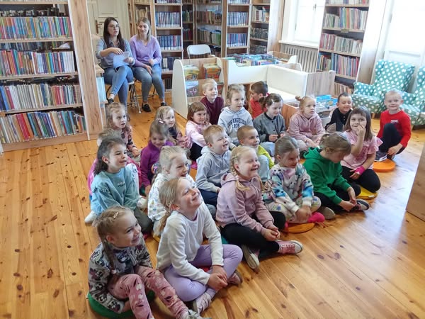 biblioteka mala ksiazka w drodze