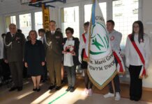 Sztandar i serca ozdobione