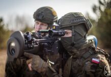 Granatnik Carl Gustaf w rękach terytorialsów