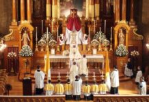 Francuscy biskupi szukają drogi pojednania