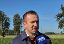 Nawet 3000 zł za hektar dla rolników po przymrozkach Wójt gminy Załuski Kamil Koprowski w rozmowie z TVP3 Warszawa na polu